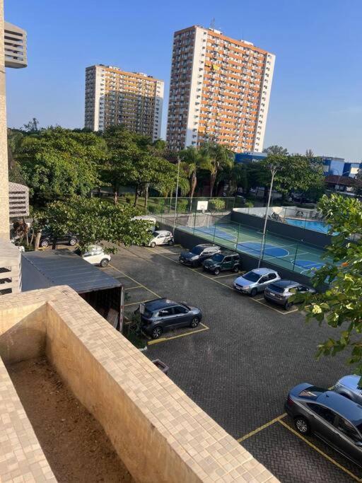 Apartamento Na Barra Da Tijuca 2 Quartos Com Ar Condicionado *
