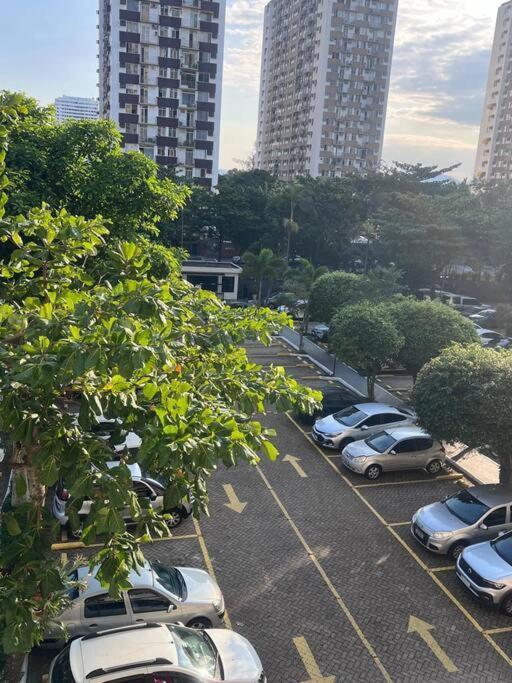 Apartamento Na Barra Da Tijuca 2 Quartos Com Ar Condicionado *