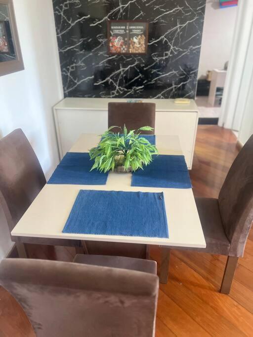 Apartamento Na Barra Da Tijuca 2 Quartos Com Ar Condicionado *